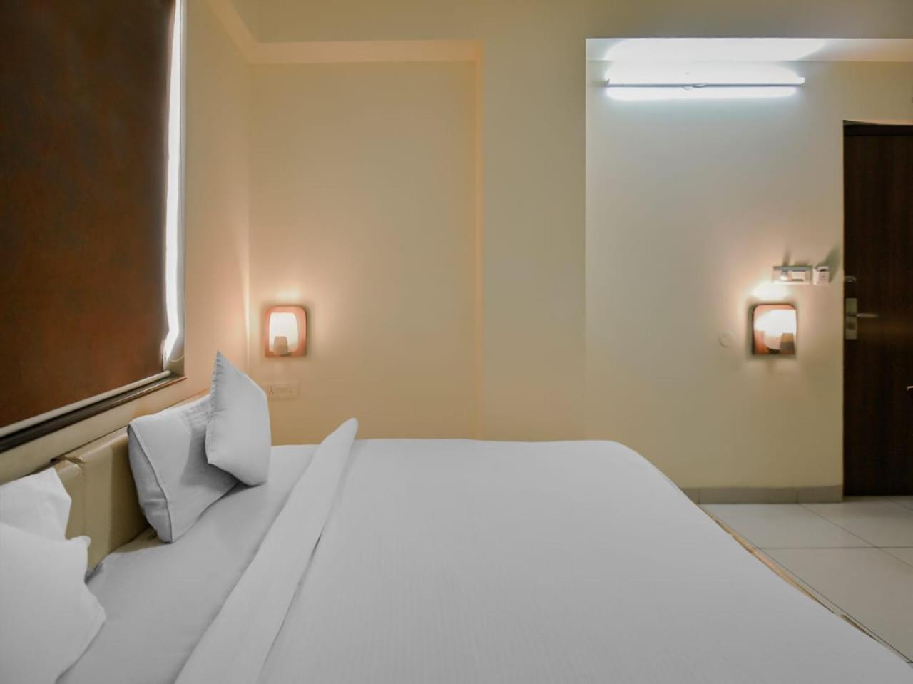 Hotel Vijaydeep Place Near Delhi Airport Ню Делхи Екстериор снимка