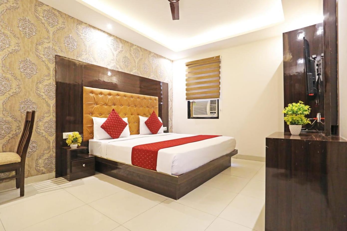 Hotel Vijaydeep Place Near Delhi Airport Ню Делхи Екстериор снимка