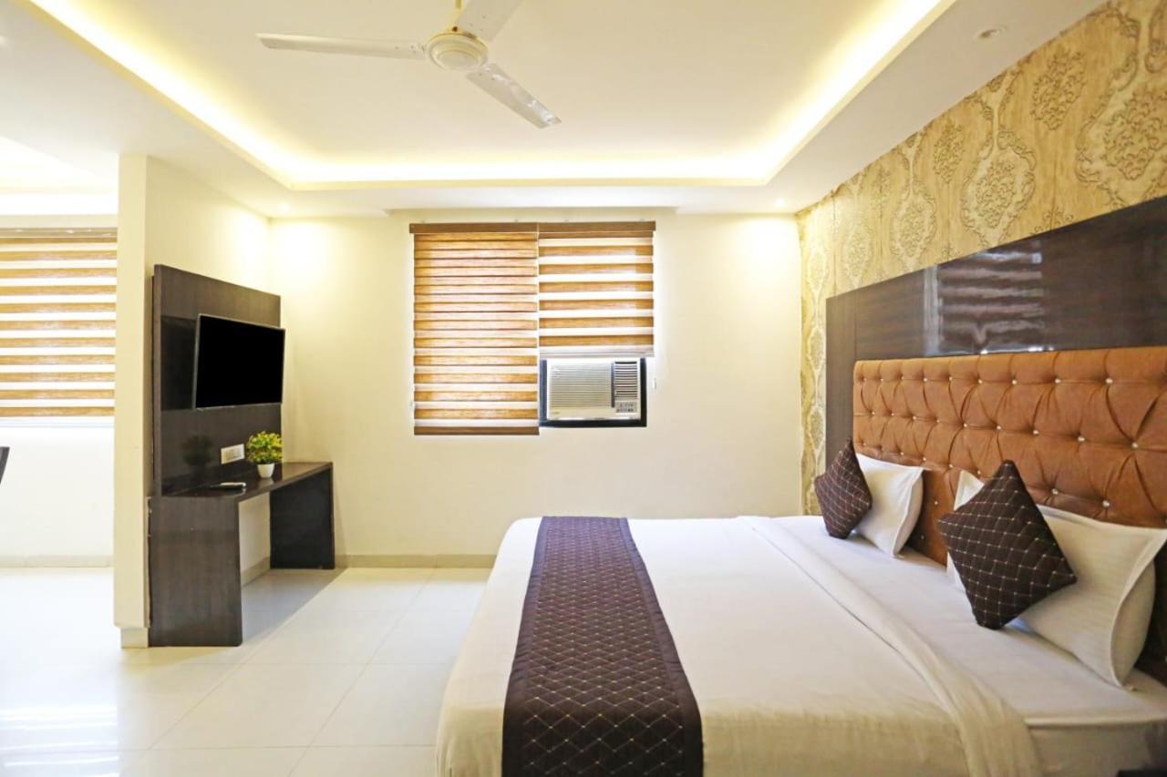 Hotel Vijaydeep Place Near Delhi Airport Ню Делхи Екстериор снимка