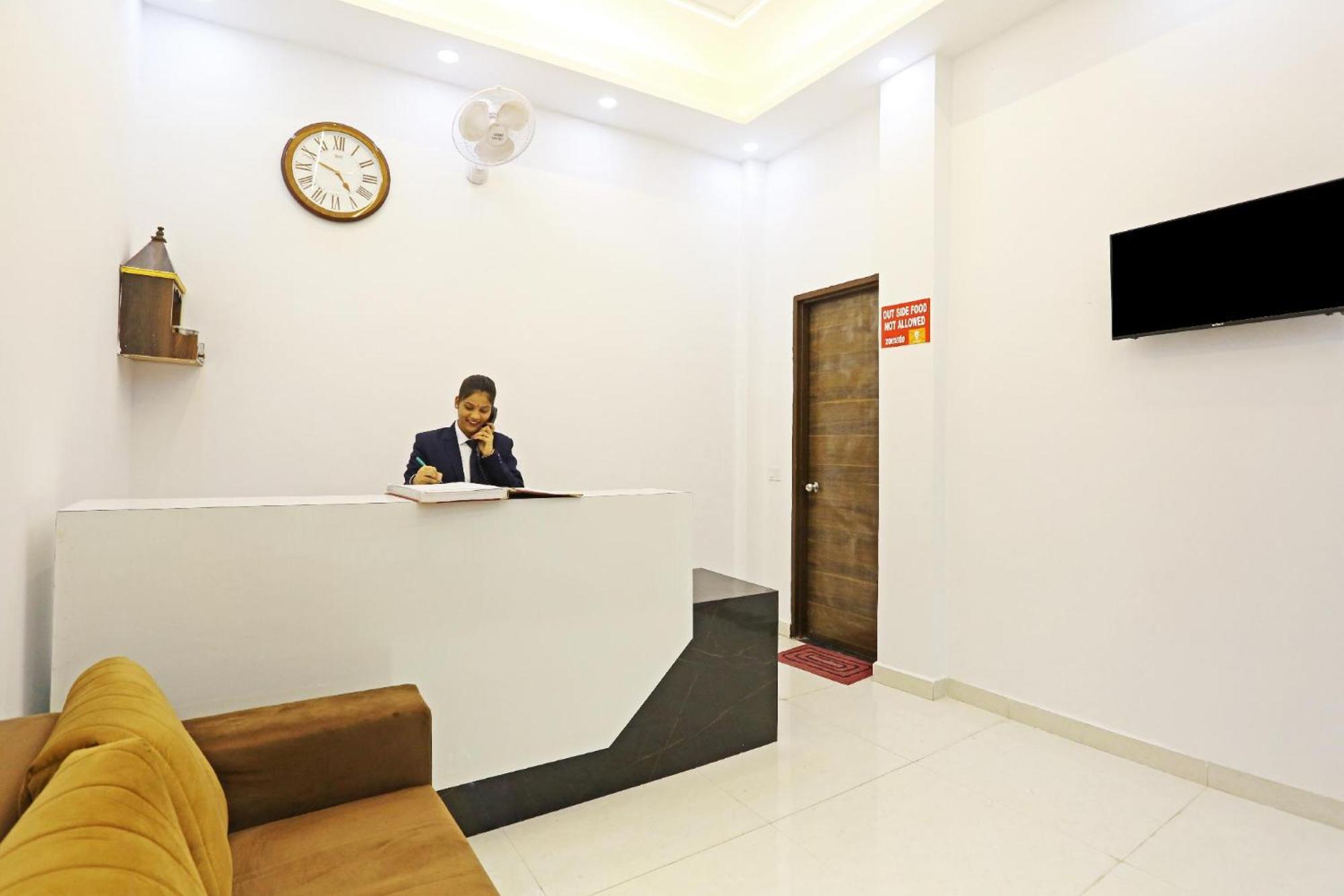 Hotel Vijaydeep Place Near Delhi Airport Ню Делхи Екстериор снимка