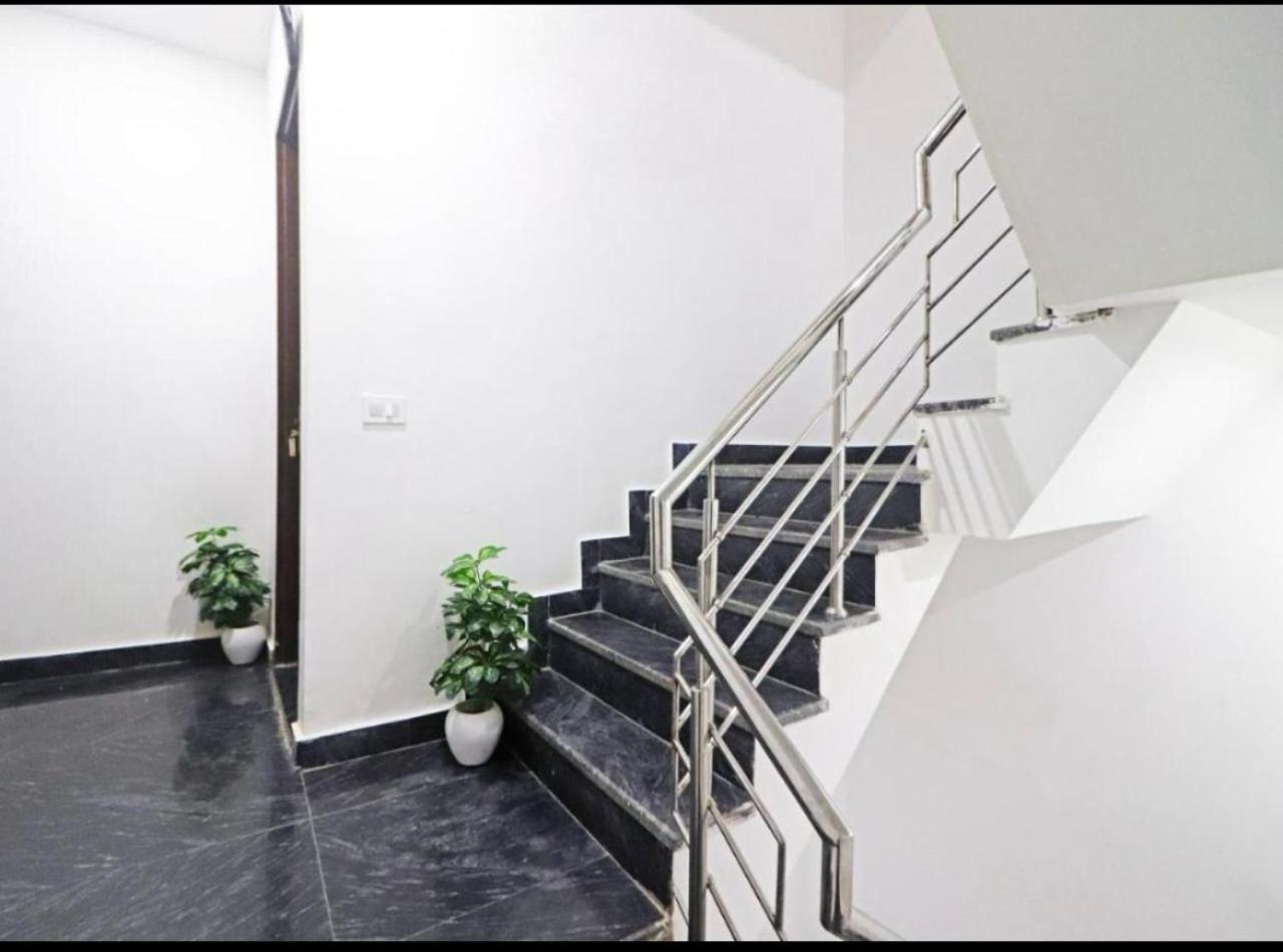 Hotel Vijaydeep Place Near Delhi Airport Ню Делхи Екстериор снимка
