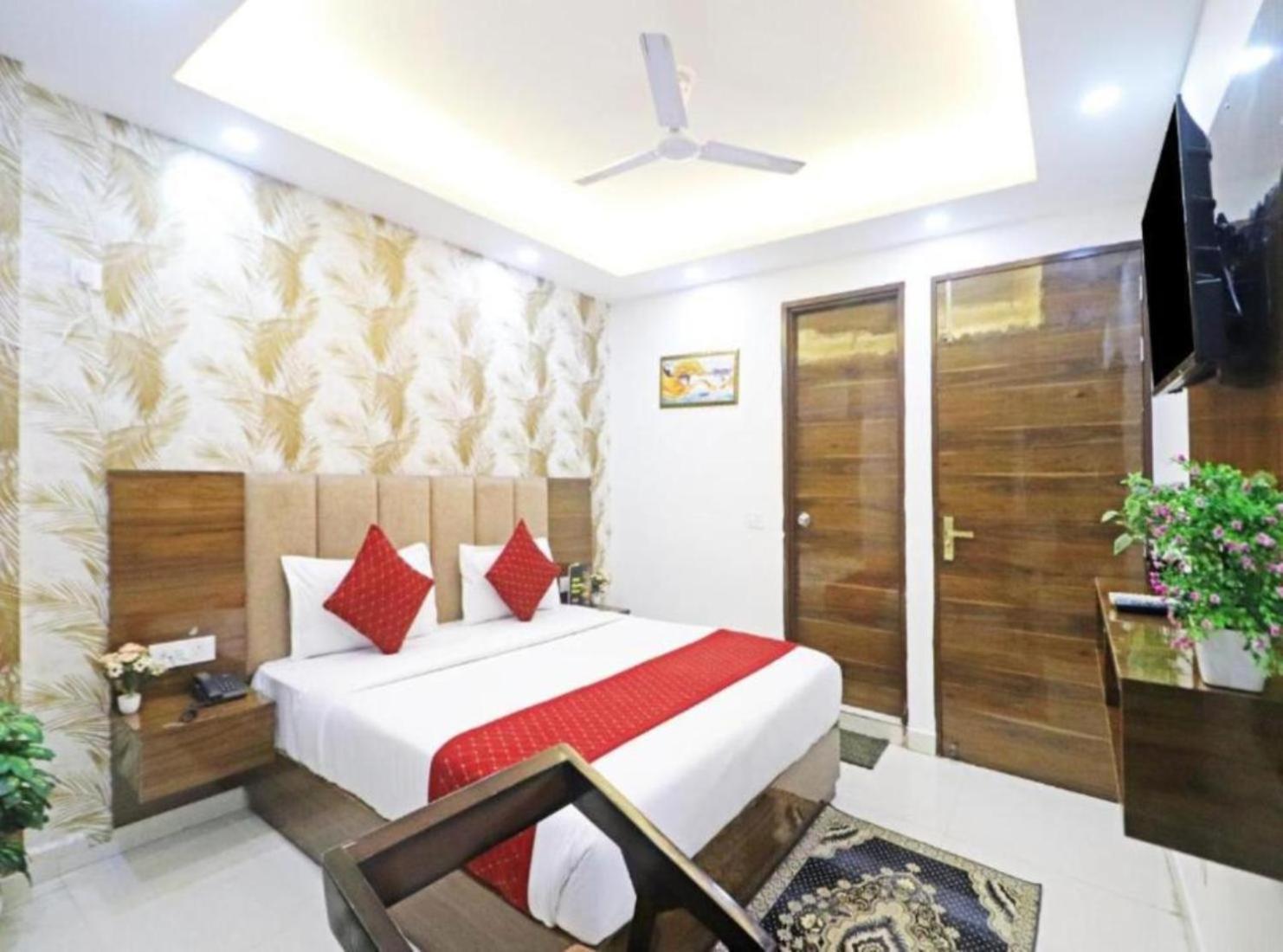 Hotel Vijaydeep Place Near Delhi Airport Ню Делхи Екстериор снимка
