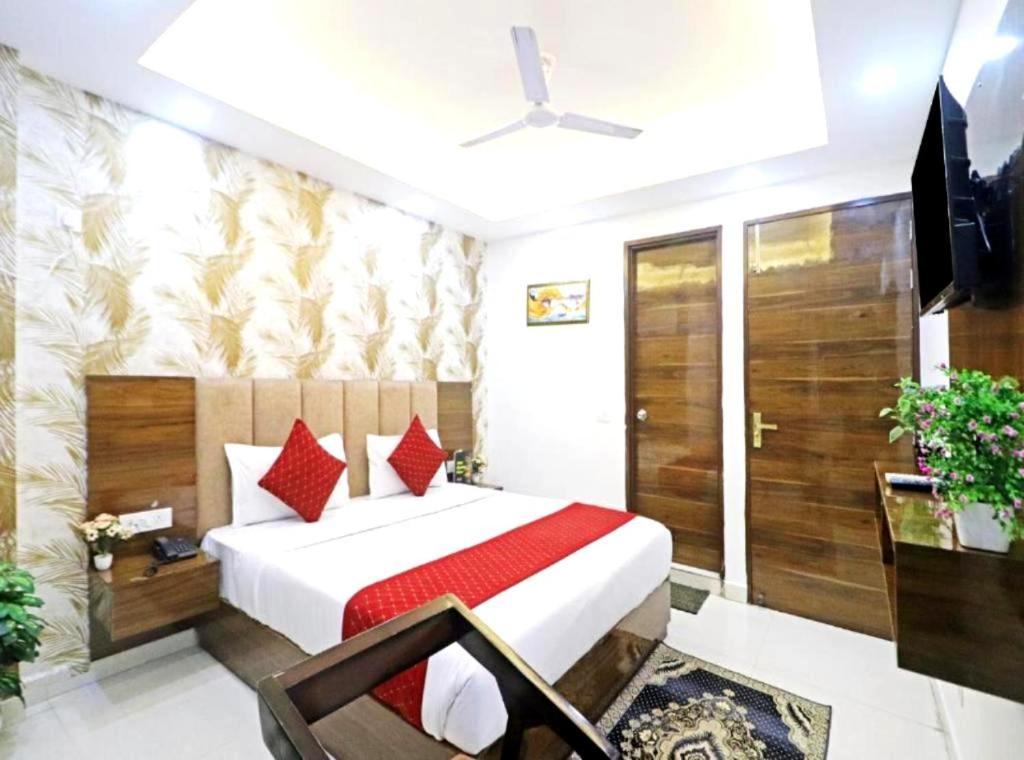 Hotel Vijaydeep Place Near Delhi Airport Ню Делхи Екстериор снимка