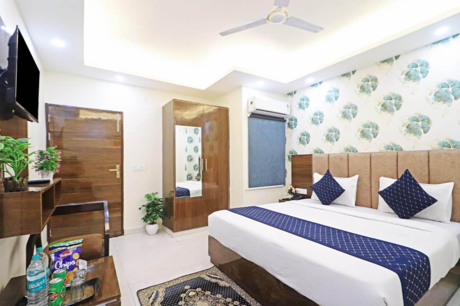 Hotel Vijaydeep Place Near Delhi Airport Ню Делхи Екстериор снимка